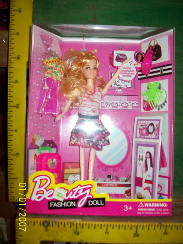 MUñECA FLACA CON BOTAS ART 54054      7400.00$     11-11-24