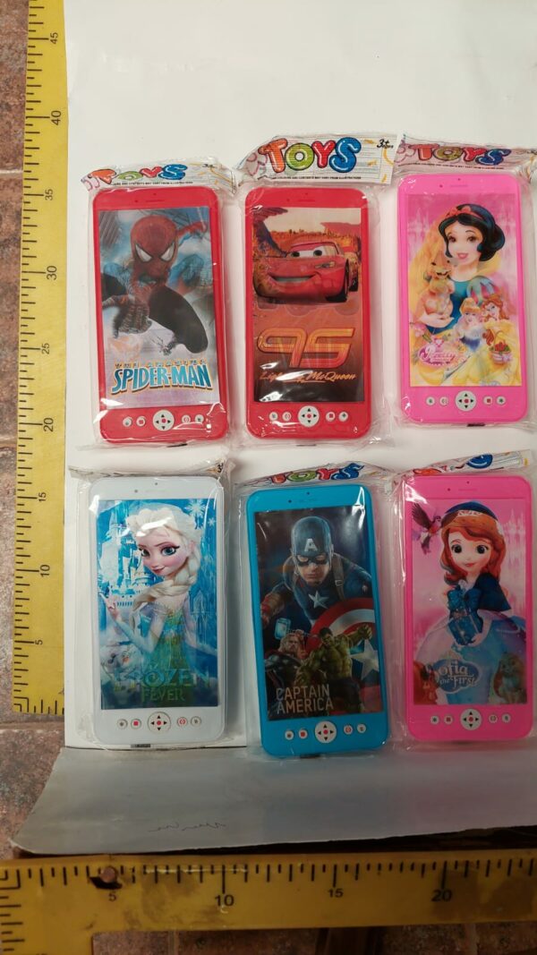 CELULAR PLANO MUSICAL PERSONAJES 26-11-24               1400.00 $