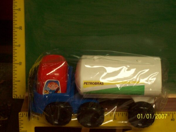 CAMION SISTERNA COMBUSTIBLE ART 666-18