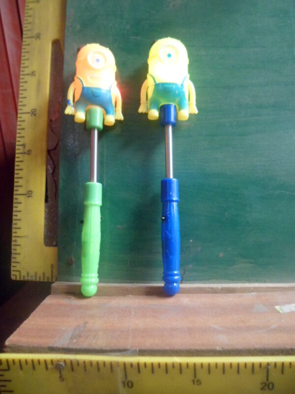 BARITA CON LUZ MINION 4-11-24
