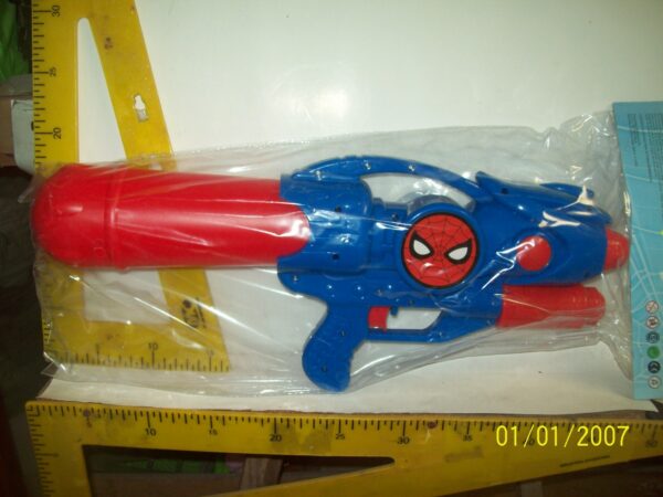 PISTOLA AGUA 50 CM HOMBRE ARAñA  8540