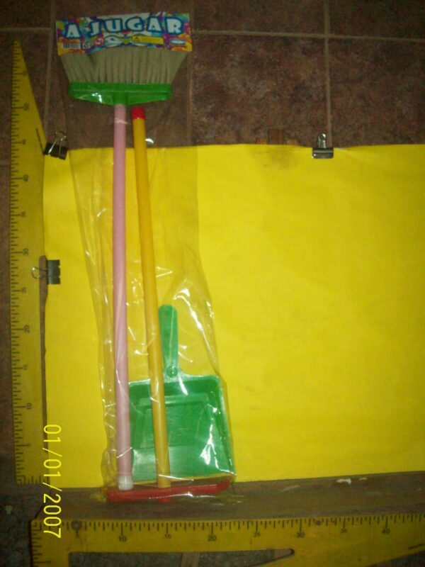 SET LIMPIEZA CON SEPILLO GDE      26-11-24                    2550.00 $