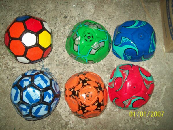 PELOTA TIPO CUERO CUADROS ECO   5800.00$     12-11-24