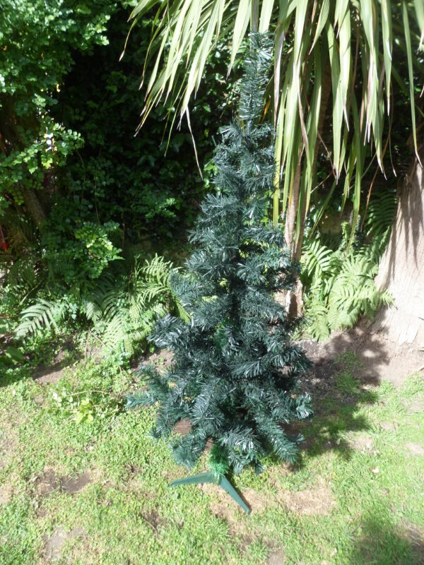ARBOL 120 VERDE EUROTREE CANADIAN  EN CAJA        33700.00 $