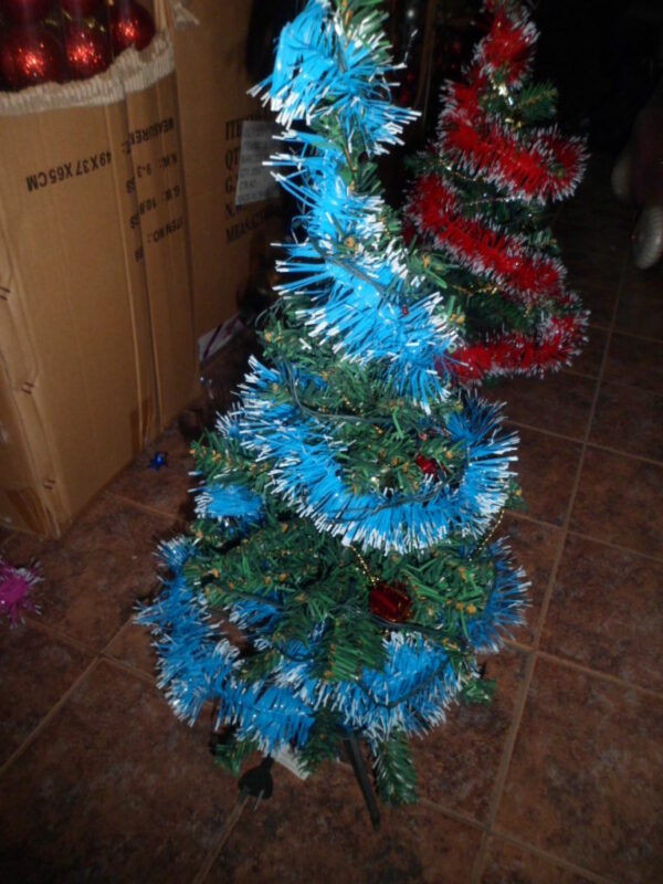 ARBOLITO ARMADO CON LUZ  7900.00 $  18-11-24